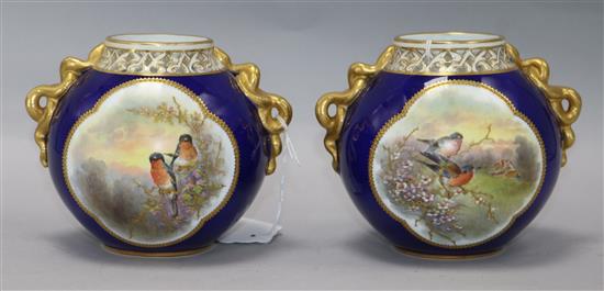 A pair of Grainger & Co Worcester two-handled vases, 1894, H 10cm
